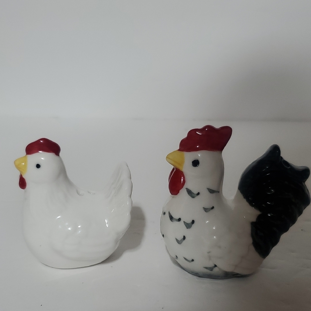 Ceramic Chicken And Rooster Salt And Pepper Shakers - Picture 2 of 4